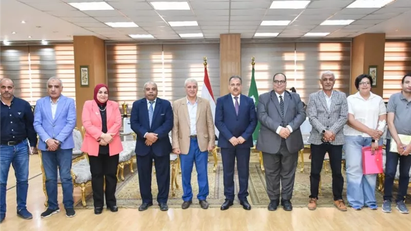 محافظ الشرقية:دعم الفلاحين بخصم 50% من ثمن التقاوي لزراعة 30 ألف فدان قمح 