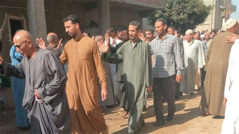 أهالي كفر الدوار يشيعون جثمان الشاب أحمد فرج ضحية صاعقة البرق 