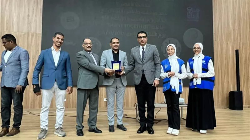 نائب محافظ الأقصر يشارك بفعاليات «share together» بجامعة طيبة التكنولوجية 