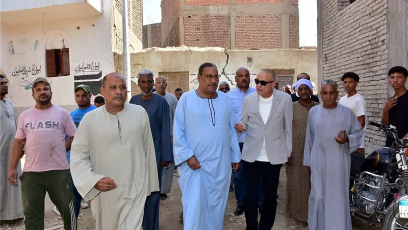  محافظ الأقصر يتفقد أعمال إعادة بناء المسجد العمري العتيق بقرية الأقالتة