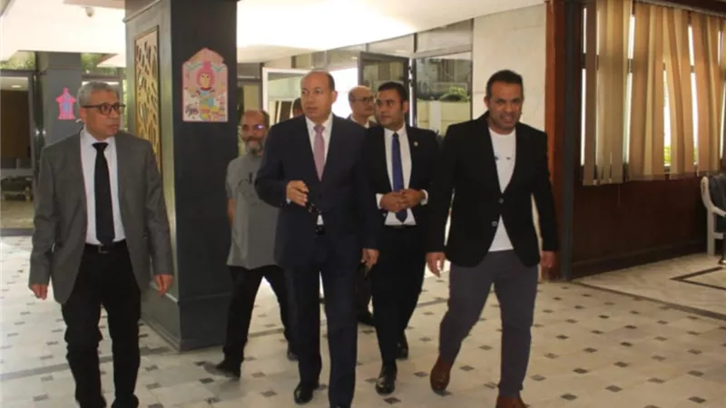 رئيس جامعة المنصورة يتابع تنفيذ مشروعات التطوير بالقطاعات التعليمية والطبية