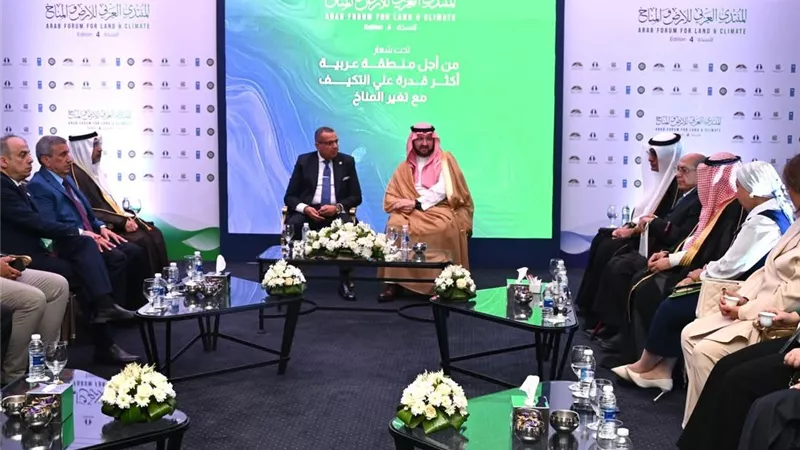 محافظ جنوب سيناء يشارك في المؤتمر العربي للاقتصاد الأزرق بشرم الشيخ