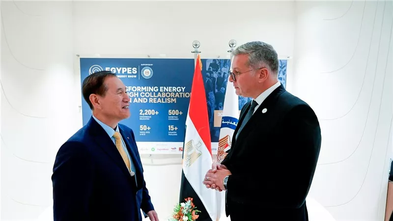 وزير البترول يلتقي رؤساء شركات عالمية على هامش “أديبك 2025” بأبوظبي