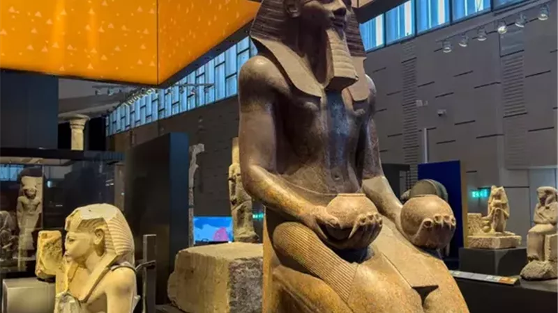 ليست أصنامًا.. ماذا قال كريمة والجندي وعبدالكريم عن آثار المتحف المصري الكبير؟|خاص