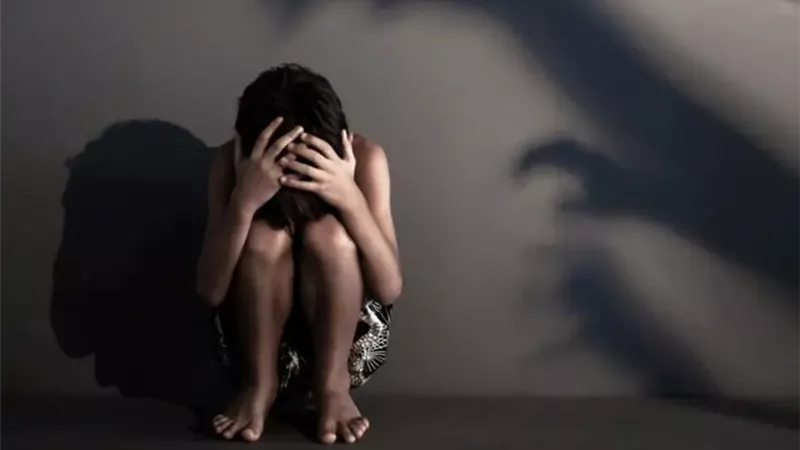 فضيحة فرنسية على أرض مغربية.. ماذا فعل راهب كنسي في أطفال اللاجئين؟