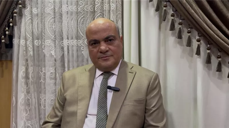 كيف يتحول الشخص الأمي إلى منتج اقتصادي؟.. رئيس تعليم الكبار يجيب|خاص