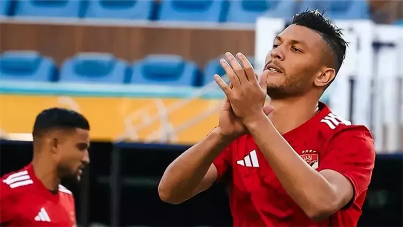 والد أشرف داري: سيرحل معارًا عن الأهلي.. ونمتلك 4 عروض 