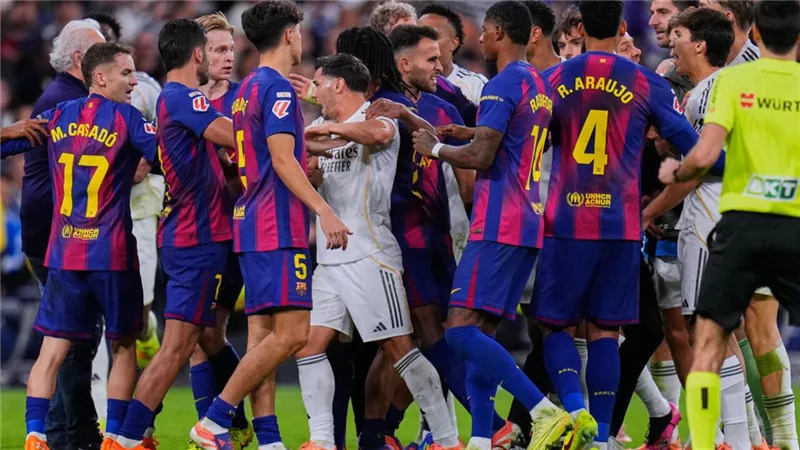 محمد فضل الله: برشلونة وريال مدريد الوجه الجماهيري لكرة القدم الأوروبية