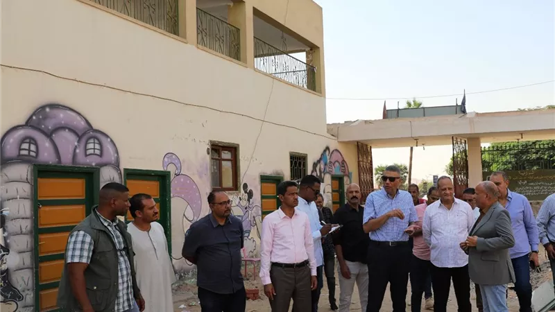 بتكلفة 4 ملايين جنيه.. محافظ أسوان يشدد على تسريع معدلات تطوير إحدى المدارس