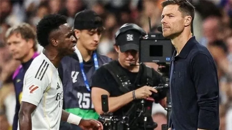 فينيسيوس جونيور يقترب من الرحيل عن ريال مدريد.. قرار مثير من إدارة النادي الملكي