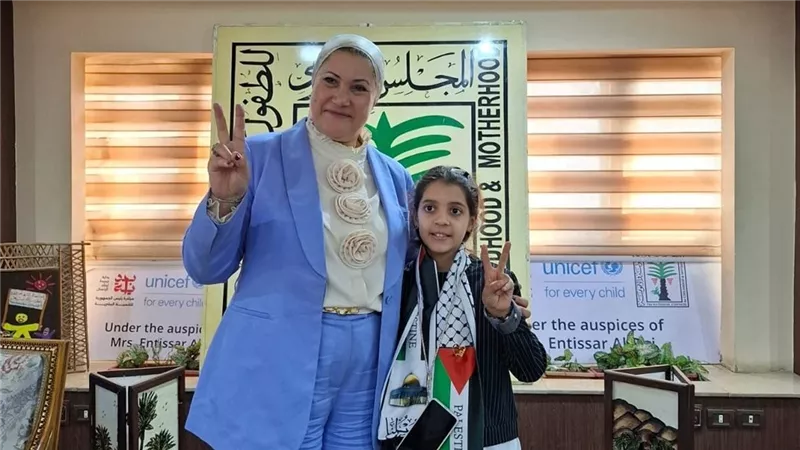 القومي للطفولة يمنح الطفلة الفلسطينية 