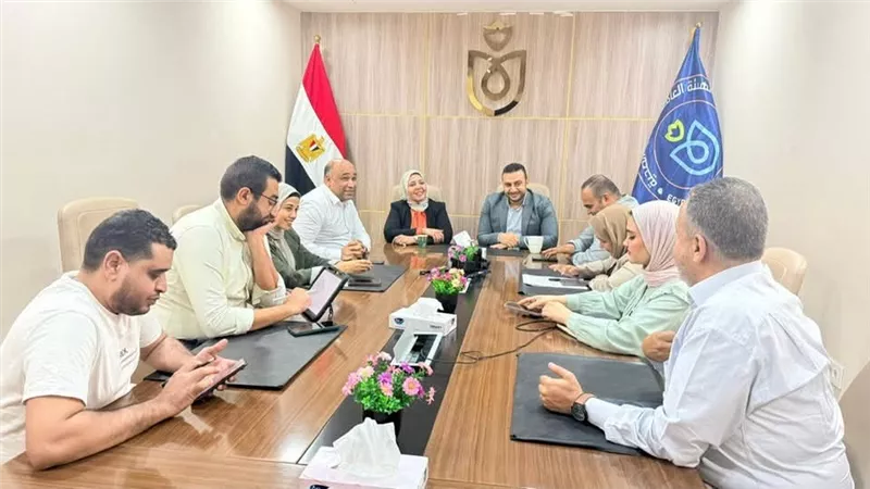 الرعاية الصحية بالأقصر تبحث توحيد الهوية البصرية لمنظومة التأمين الصحي الشامل