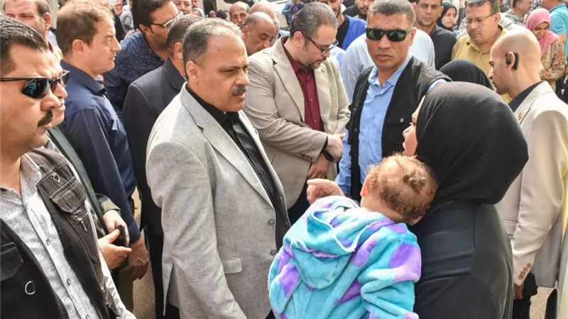 محافظ الشرقية يستجيب لسيدة طلبت إجراء جراحة عاجلة لطفلها |صور