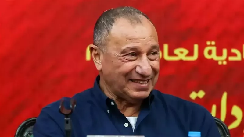 الخطيب يجتمع مع لجنة التخطيط.. ويصدر قرارًا برحيل ثنائي الأهلي رسميًا