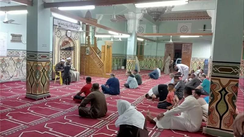 أئمة مساجد الوادي الجديد يواصلون أداء 