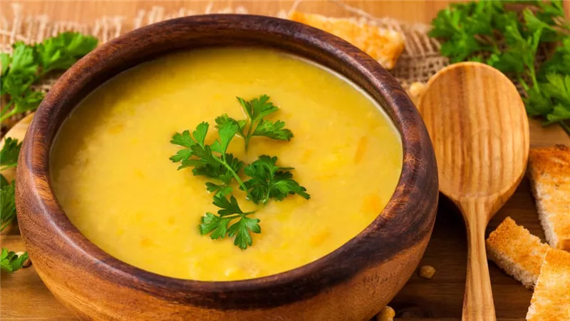 من أجل التدفئة.. شوربة العدس بالكاري وجوز الهند ومقبلات الناتشو 