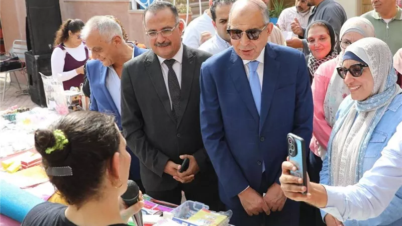محافظ المنيا يفتتح معرض “من قلب القرية” لدعم أصحاب المشروعات