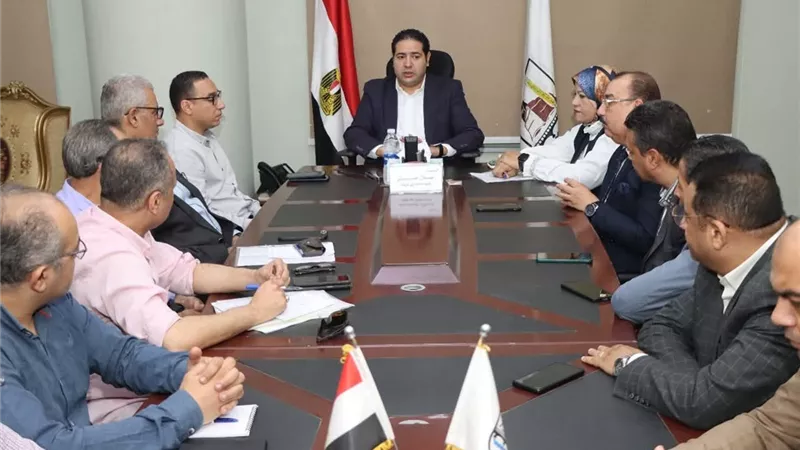 نائب محافظ بني سويف يقود حوارًا موسعًا لتوحيد جهود العمل الأهلي