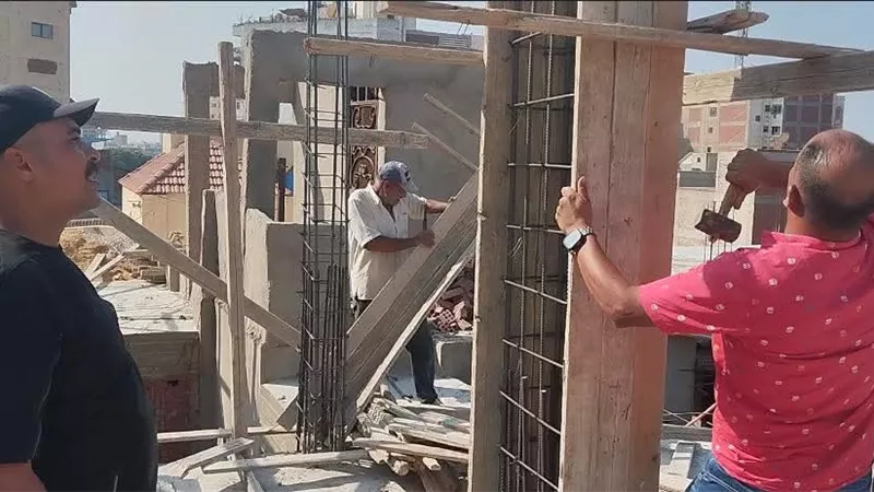 رئيس مدينة بورفؤاد : الإزالة الفورية لحالة بناء مخالف أعلى عقار الأحلام بشارع آمون