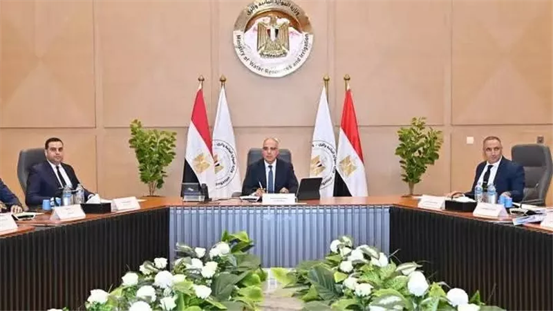 نائب محافظ بورسعيد يشارك في اجتماع اللجنة العليا لتراخيص الشواطئ 