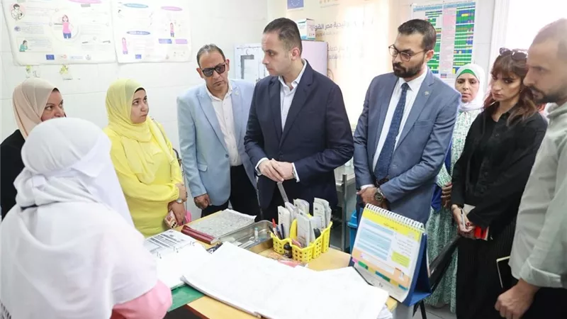 نائب وزير الصحة يتفقد مستشفى مطروح العام ومركز القلب ووحدة طب الأسرة