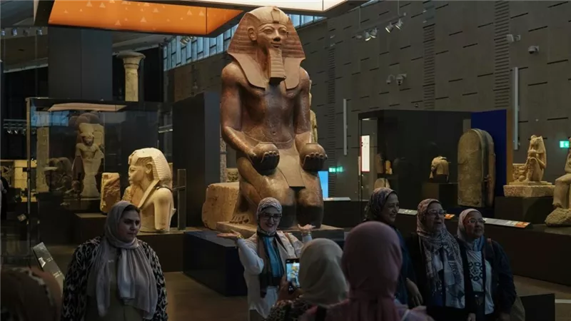 علا العجيزي: التكنولوجيا أصبحت المرشد السياحي الجديد بالمتحف الكبير 
