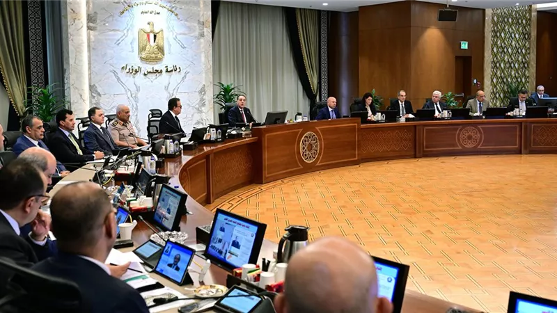 مجلس الوزراء يعتمد حزمة قرارات لتعزيز الاستثمار والطاقة والسياحة والتنمية الشاملة| التفاصيل 