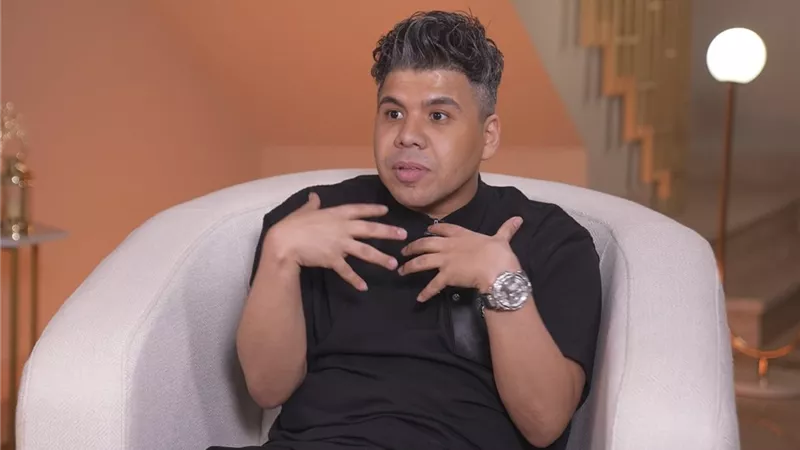 «عروسة حاولت تعمل علاقة معايا».. موقف غريب لـ عمر كمال في حفل زفاف