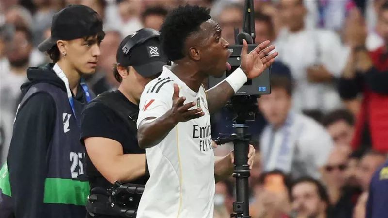 آرسين فينجر ينتقد فينيسيوس: ريال مدريد أكبر من أي لاعب