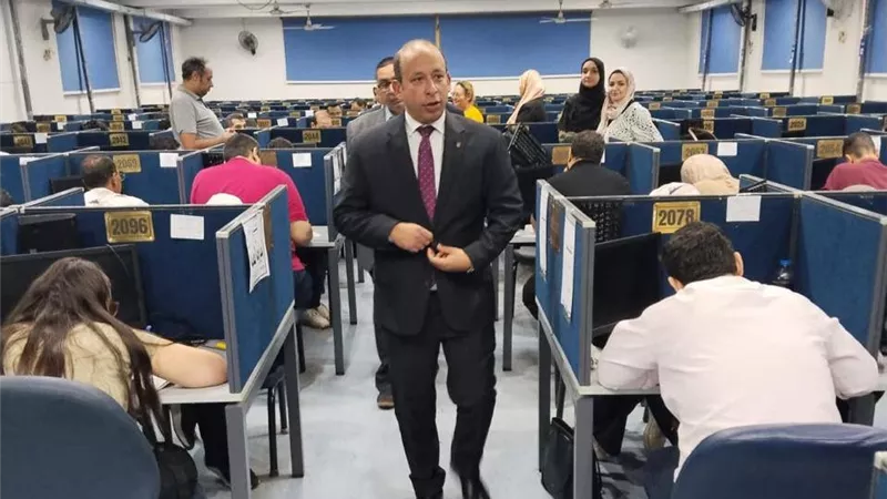 في يومها الأول.. عميد طب قصر العيني جامعة القاهرة يتفقد امتحانات الدكتوراه