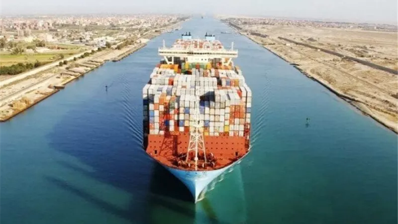 البنك المركزي يتوقع زيادة مبيعات قناة السويس للنقد الأجنبي إلى 4.56 مليار دولار