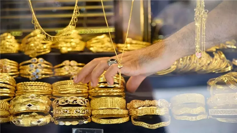 وسط توترات اقتصادية عالمية .. الذهب يرتفع محليًا وعالميًا مع اضطرابات الأسهم 
