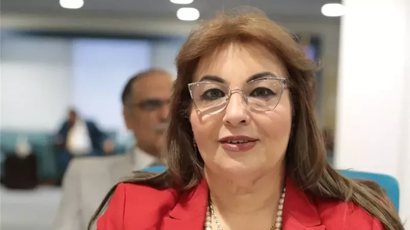 مارجريت عازر تشيد بـ