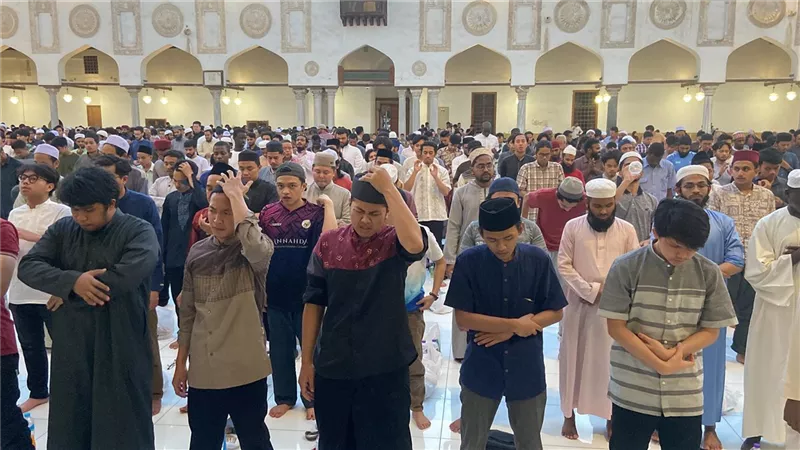 هل يجوز الجهر في صلاتي الظهر والعصر؟.. أمين الفتوى يوضح