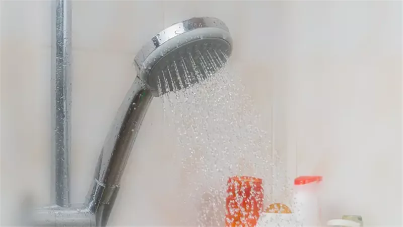 نصائح للاستحمام الصحي في الشتاء.. دش ساخن أم بارد؟