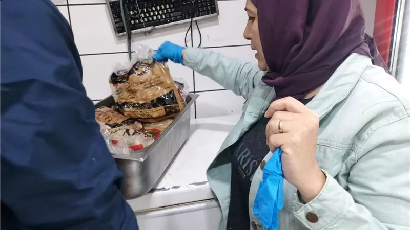 ضبط كبدة مستوردة غير صالحة للاستهلاك الآدمي بمطاعم وأسواق رأس البر