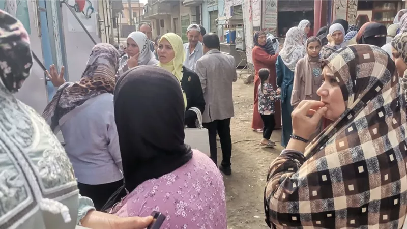 قافلة طبية مجانية للمواطنين بقرية القهوقية بالبحيرة|صور