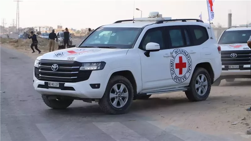 اللجنة الدولية للصليب الأحمر تسلم جثامين شهداء فلسطينيين
