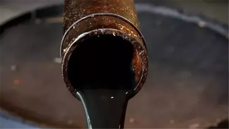 خام برنت يصل إلى 63.35 دولارًا مع استمرار المخاوف بشأن وفرة المعروض