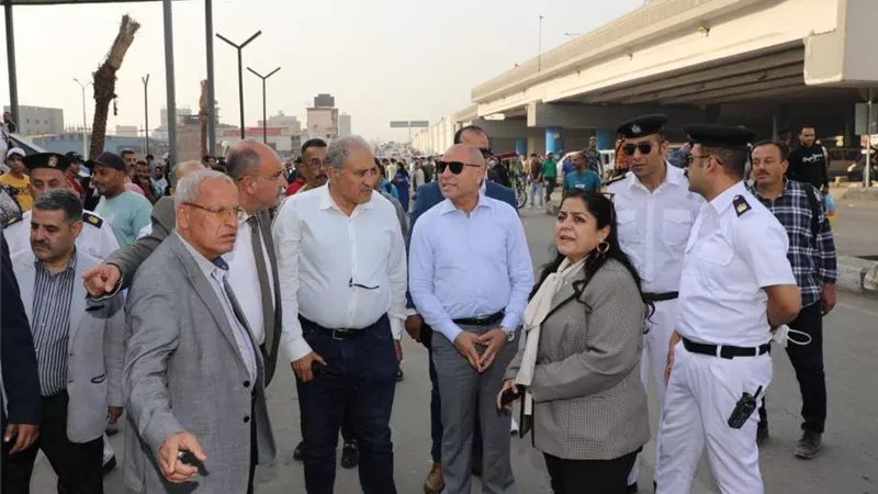 لضبط المخالفين..محافظ القاهرة يقود حملة موسعة لإزالة المواقف العشوائية