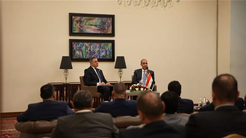 وزير الخارجية يلتقي أعضاء الجالية المصرية في الجزائر|صور