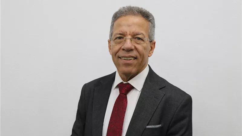 هل يحقق قانون المسؤولية الطبية العدالة بين الطبيب والمريض؟.. تعرف على رأي نقيب الأطباء