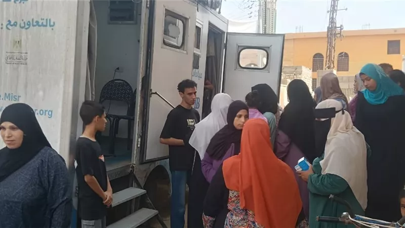 الكشف على 828 مواطنا في قافلة طبية بقريتي كفر داود والشهداء بوادي النطرون