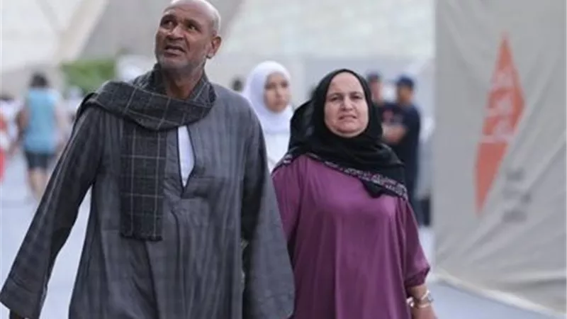 أول ظهور لـ«عم رشاد» صاحب التجول بالجلابية بالمتحف الكبير: «مكنتش عايز أخرج من كتر عظمته»