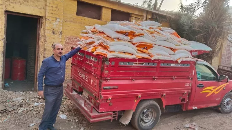 ضبط مصنع ومخزن بدون ترخيص لتقليد العلامات التجارية بملوي بالمنيا
