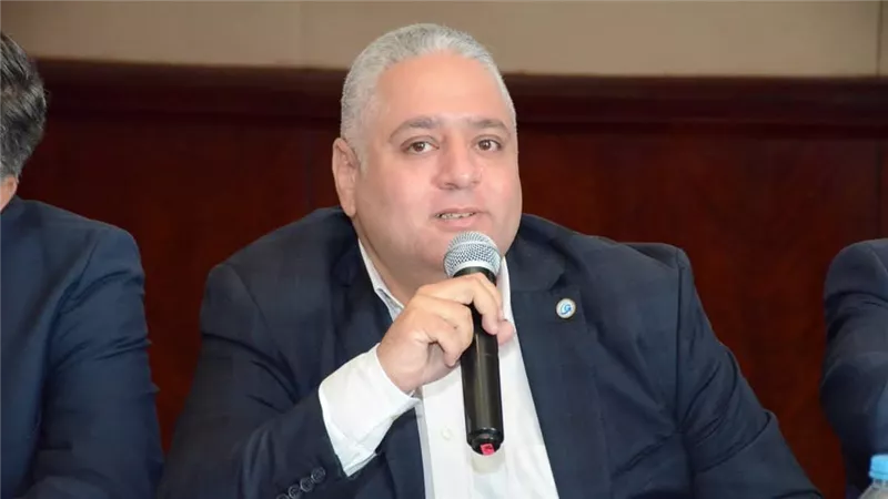 رئيس نادي الصيادلة يطالب باستمرارالتكامل بين هيئة الدواء وجهاز حماية المنافسة