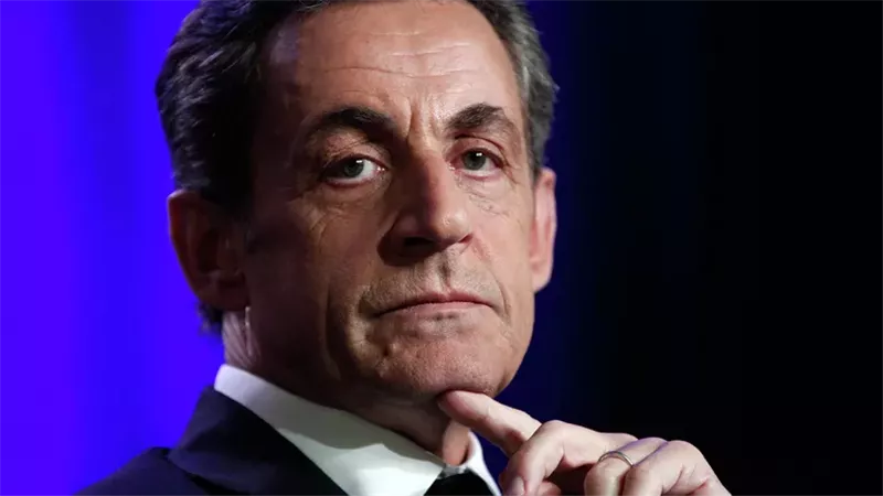 لا يعرف يسلق بيضة.. نوع واحد من الطعام في زنزانة ساركوزي