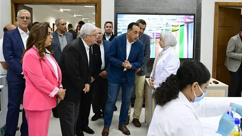 نقلة أم عبء؟.. رئيس جامعة المنصورة الجديدة: الجامعات الأهلية الجديدة تقلل السفر للخارج