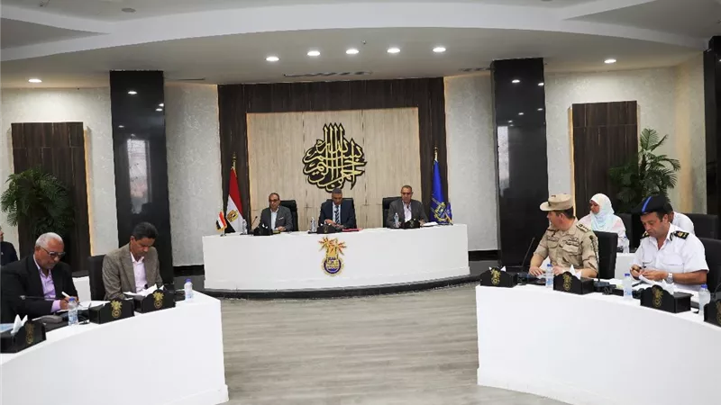 محافظ أسوان يشدد على ضرورة الالتزام بفترة الصمت الانتخابي