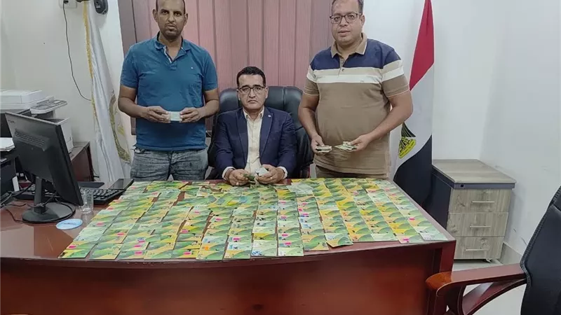 استيلاء على الدعم .. ضبط 402 بطاقة تموينية بمخبز بلدى بأرمنت 